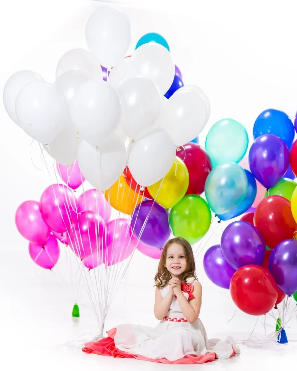 Заправка шаров. Дети с воздушными шарами. Воздушные шары для детей. Шары с гелием реклама. Гелиевый шар.