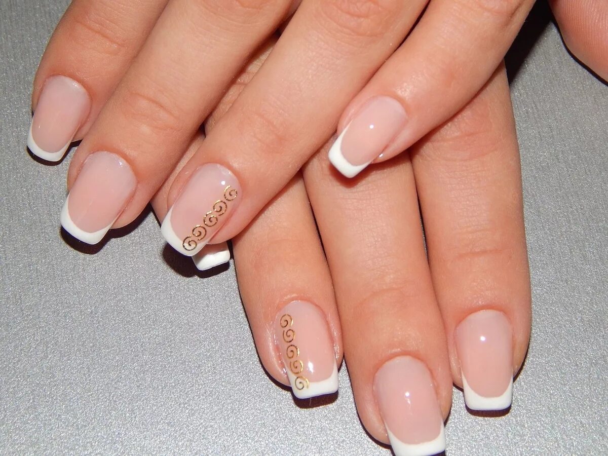 френч маникюр. дизайн ногтей. французский маникюр гель лаком. маникюр французский с рисунком. шеллак французский маникюр.