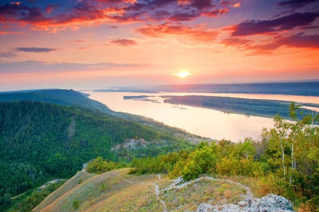 Природа реки волга. Стрельная гора Жигулевск. Стрельная гора Жигулевский заповедник Самара. Волга река Жигулевские горы.