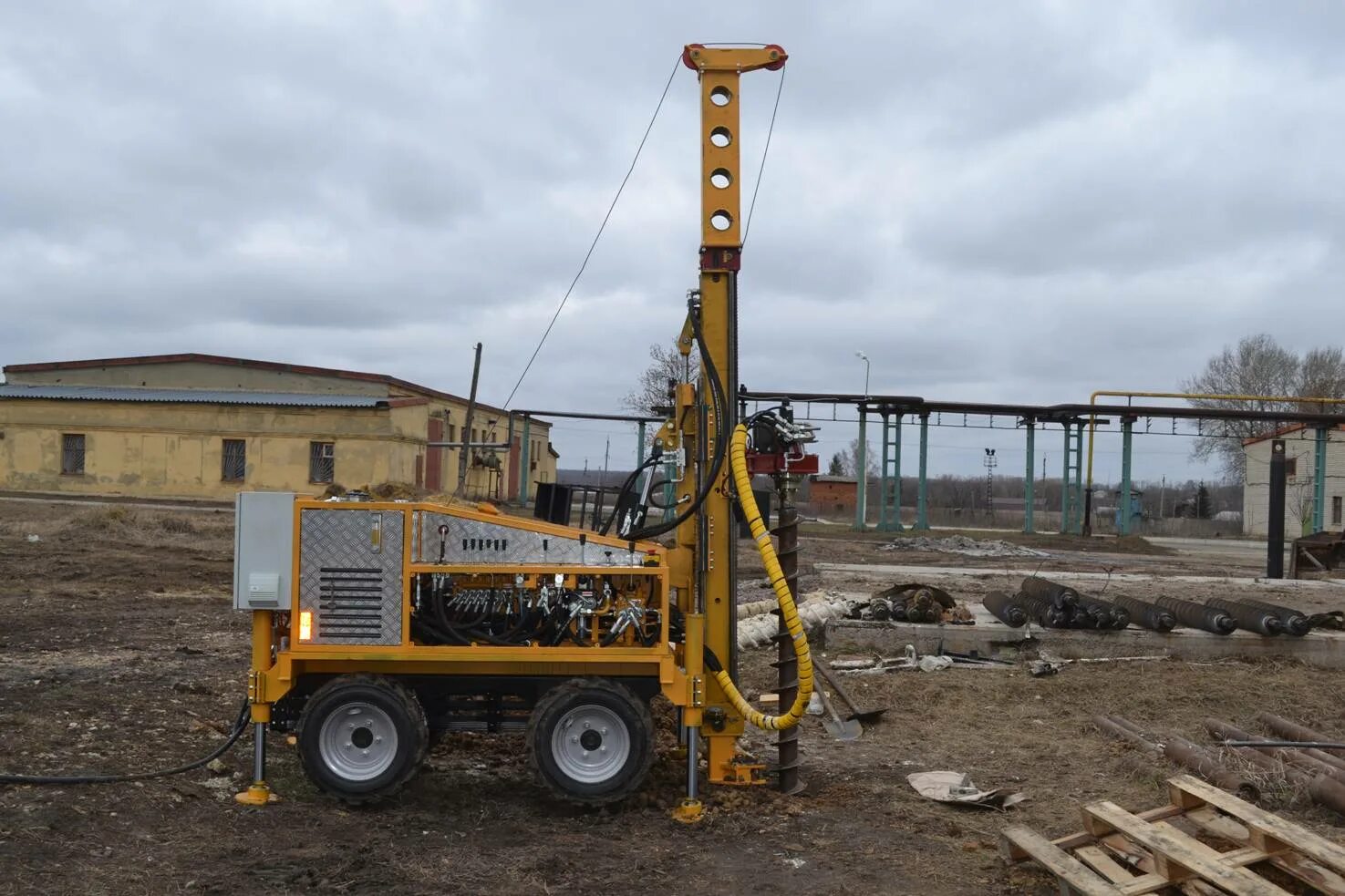 Буровой станок 3000 эук. Буровая лебедка мбу zj40. Зил 131 урб 2а2. Зил 131 пбу-2. Буровой станок ударно-канатного бурения амурец-100.