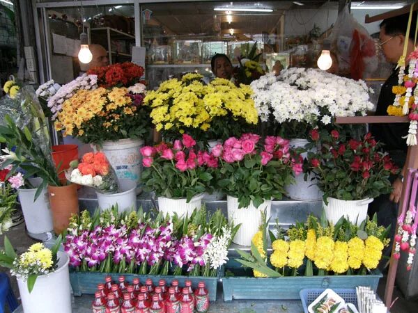Цветочный ларек. Уличная торговля цветами. Павильон цветы. Цветочный магазин лазаревское