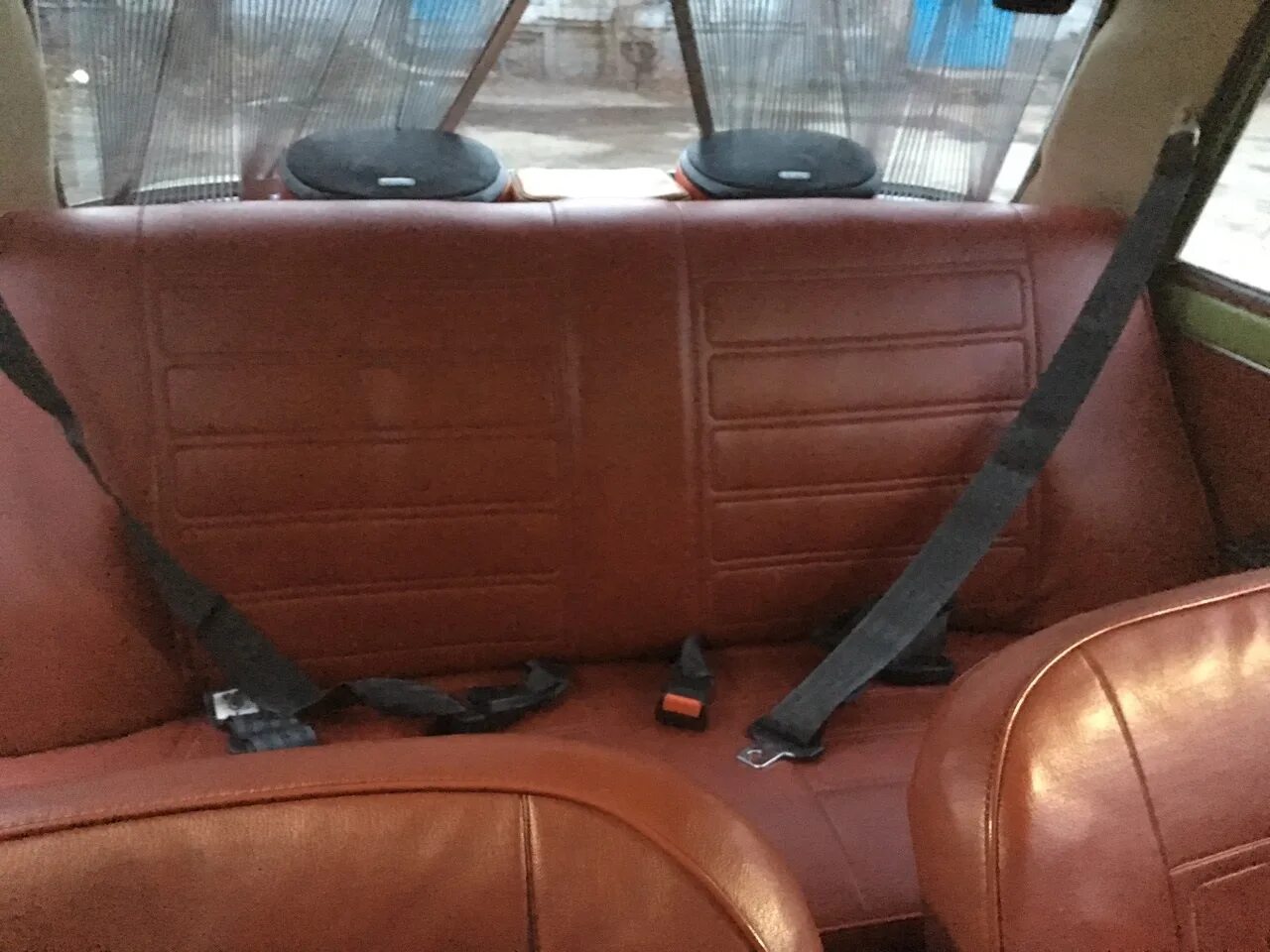 Ремень безопасности ваз 2106. Ремни безопасности ВАЗ 2101. Ремни задних пассажиров ВАЗ 2101. Задние сиденья ВАЗ 2101. Задние ремни безопасности ВАЗ 2101.