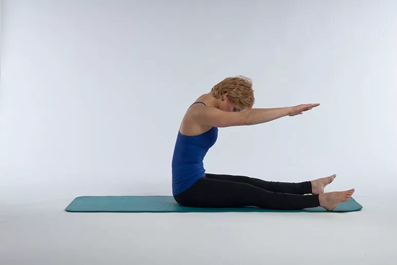 Фитнес женщины. Пилатес. Позы асаны йоги. Стретчинг. Растяжка.