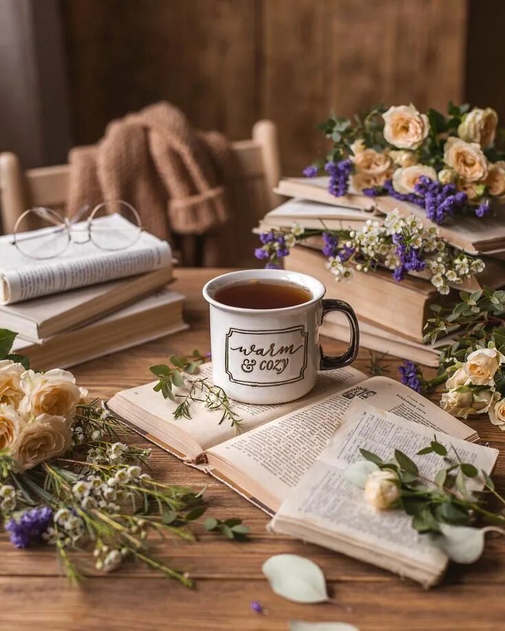 Кофе и цветы. Книга о кофе. Стильные уютные цветы. Книга кофе цветы.