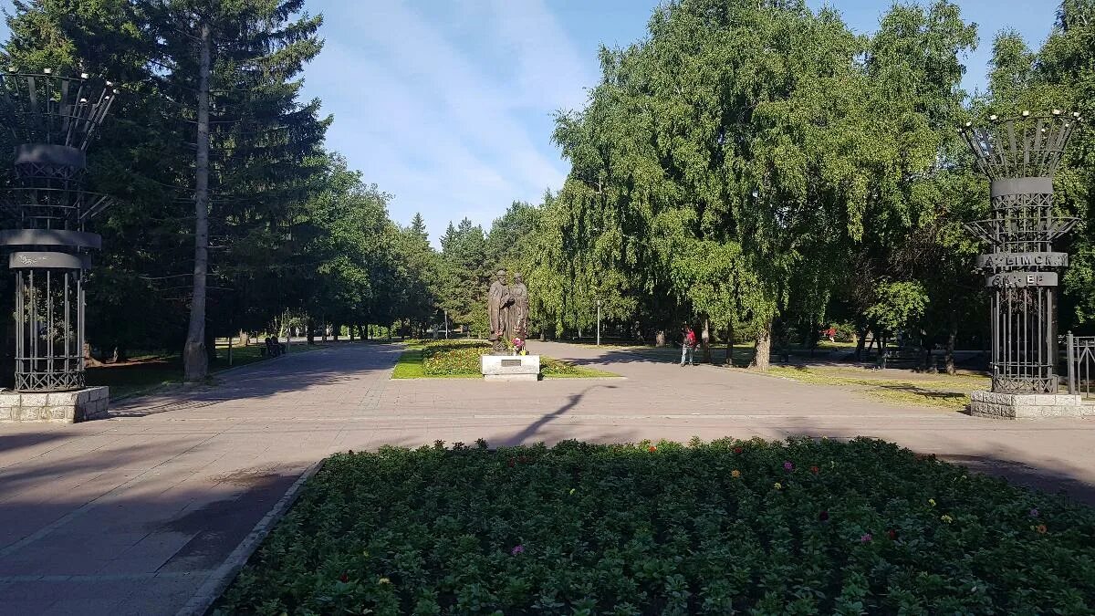 Челюскинцев 93