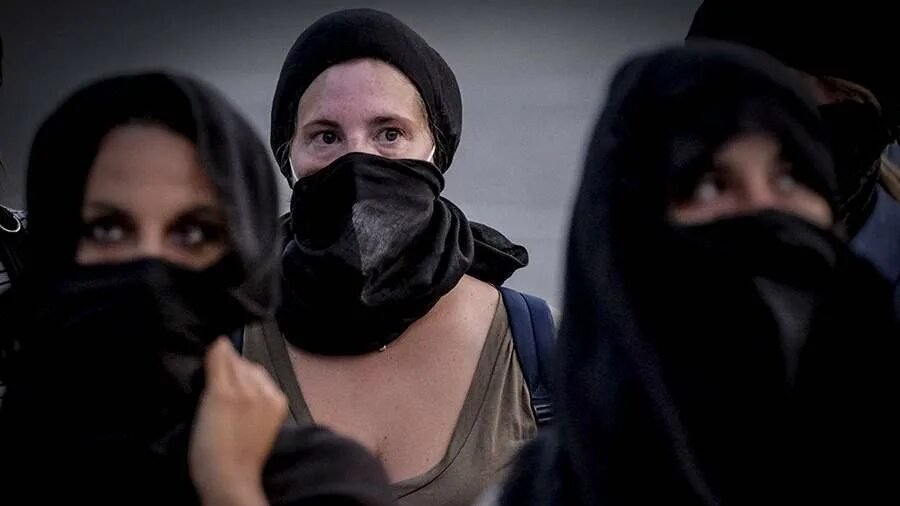 Образование арабских женщин. Запретили женщинам учиться. Студентки в афганистане. Запретили женщинам учиться. Афганистан девочки школа.
