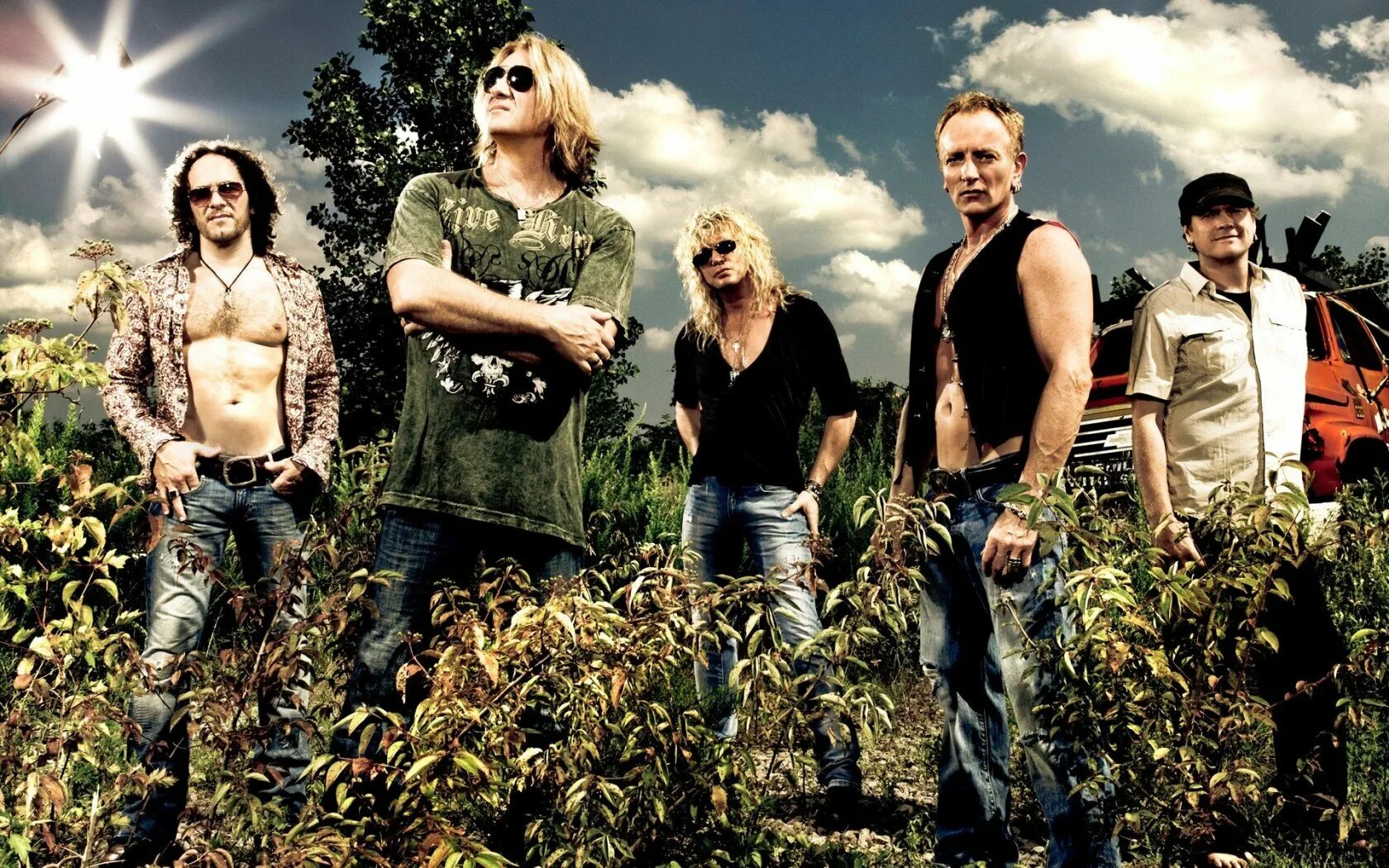 Def foo. Группа def leppard. группа def leppard 2019. def leppard 2025. def leppard def leppard 2015.