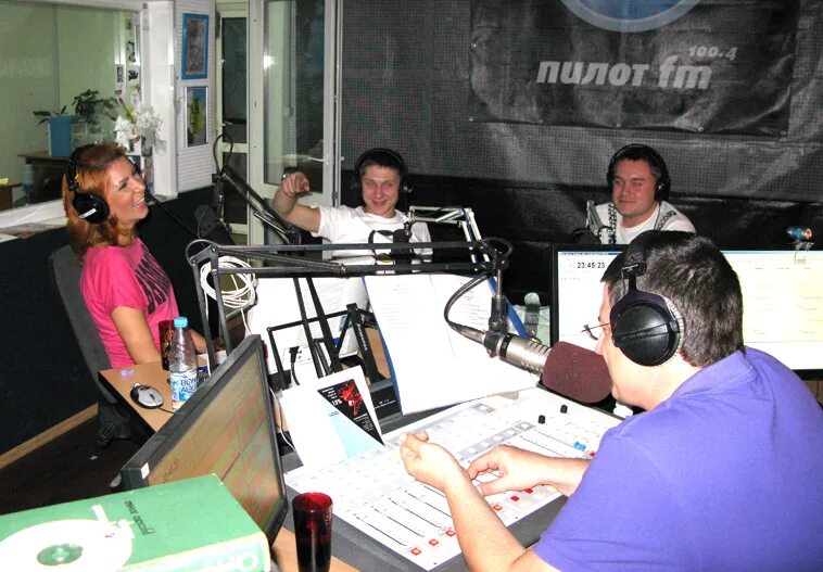 Радио пилот екатеринбург. Пилот фм пермь. Катапульта радио пилот. Pilot fm екатеринбург. Радио пилот песен.