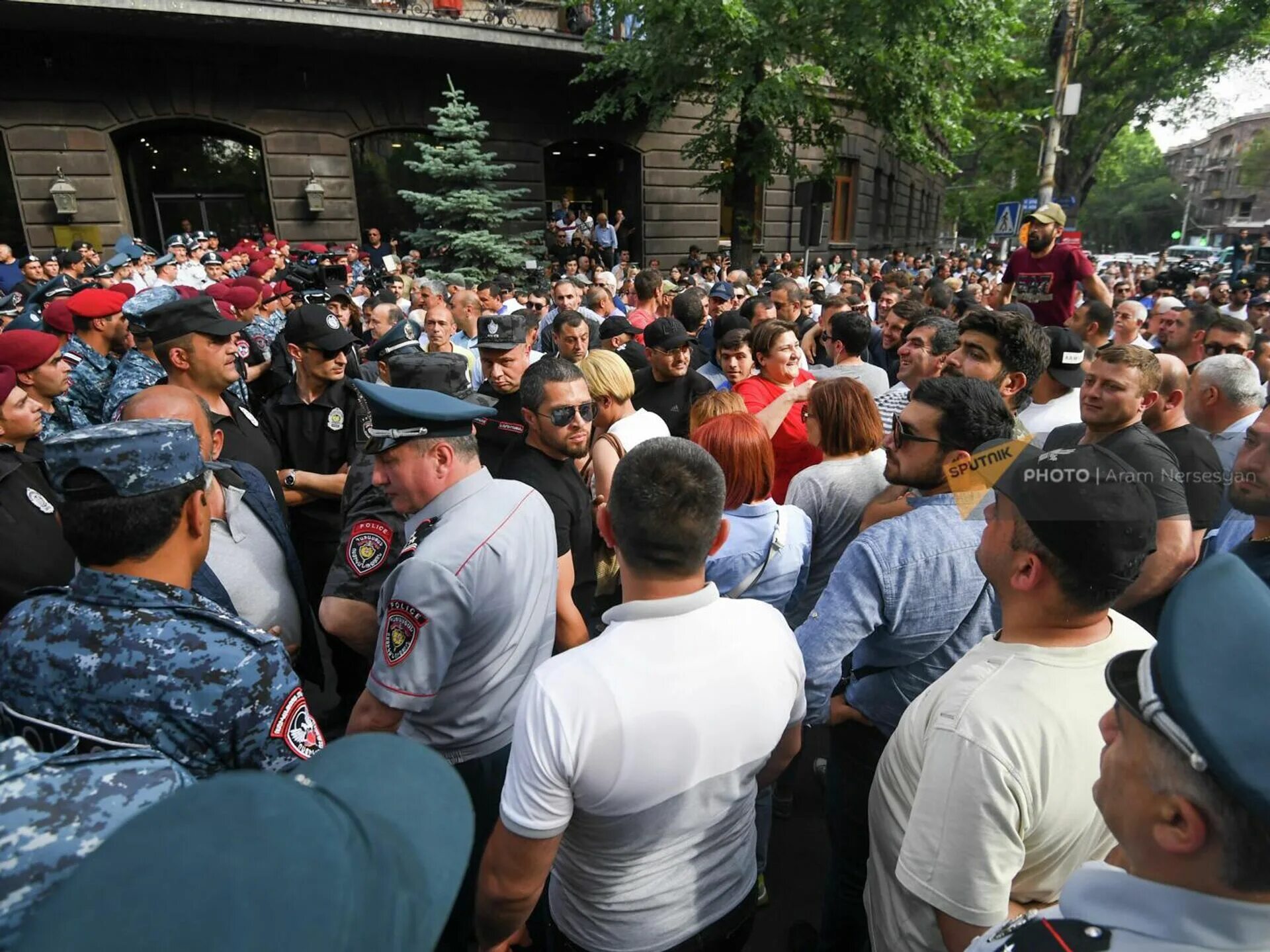 Митинг в Ереване. Митинги в Ереване 2022. Армения люди. Митинг оппозиции. Новости армении и россии сегодня