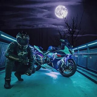 Мотоциклист ночью