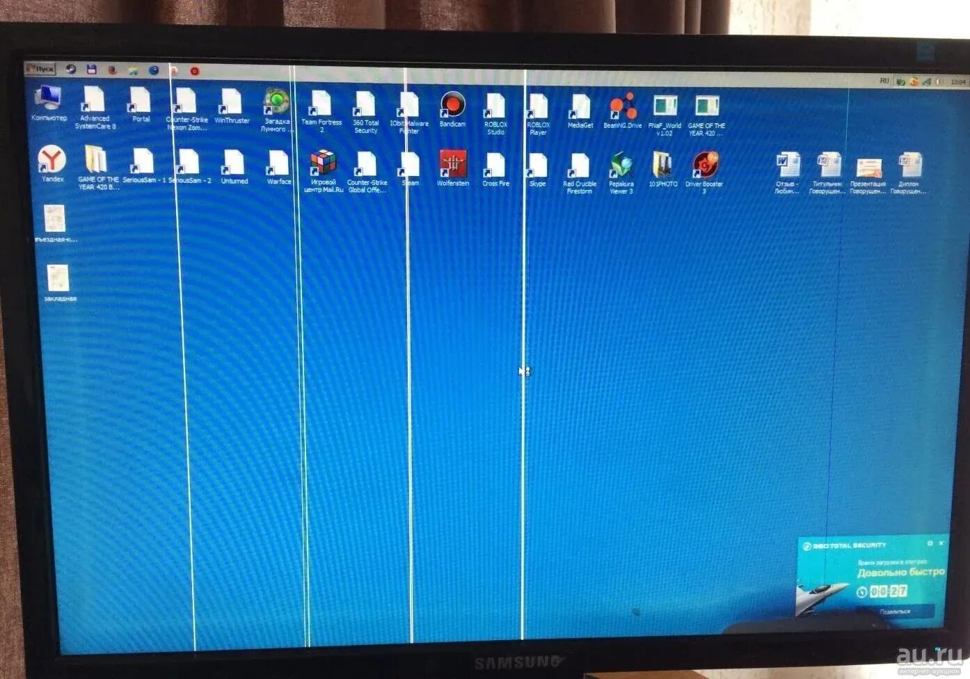 Почему на экране появляются полоски. Горизонтальные полосы на мониторе. Полоска на экране монитора. Вертикальные полосы на мониторе. Вертикальные полосы на экране монитора.