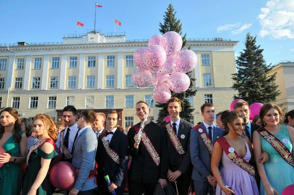 Железногорск красноярский край последние новости. 98 Школа Железногорск Красноярский край. Школа 95 Железногорск Красноярский. Школа номер 95 Железногорск Красноярский край. Школа 1 Железногорск Красноярский край.