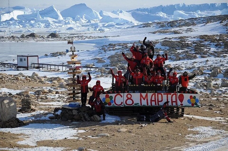 Российская экспедиция в антарктиду. Ученые в антарктиде. Российская экспедиция в антарктиду. Российская антарктическая экспедиция. Русские полярники в антарктиде.