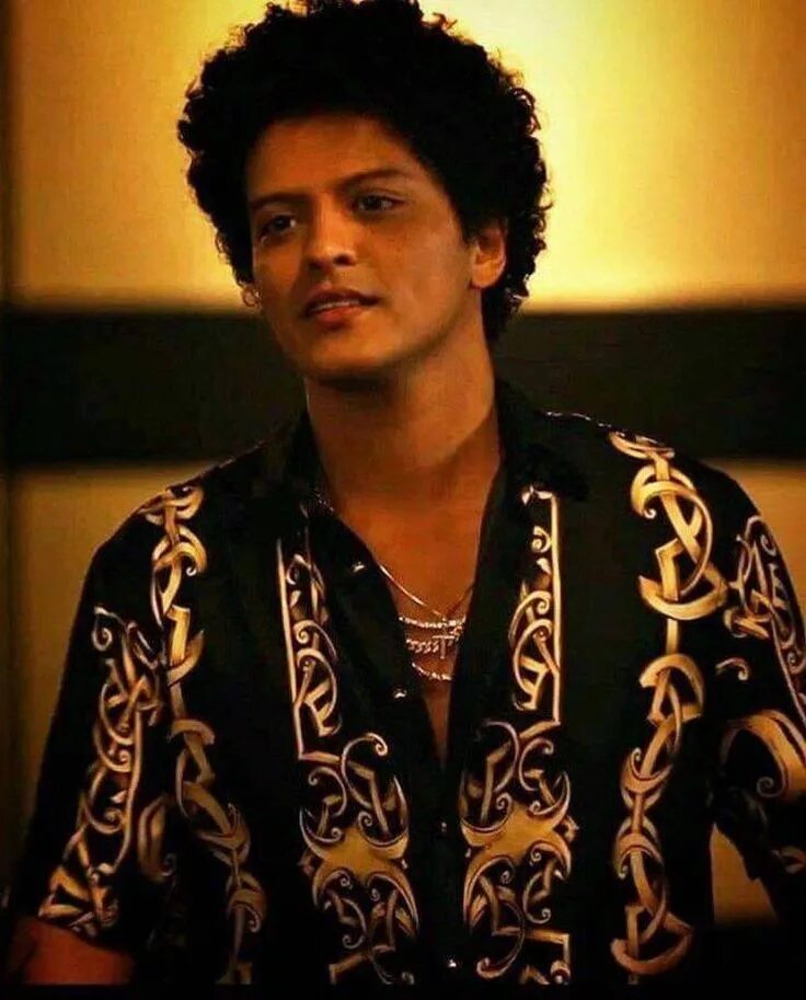 Bruno mars versace on floor. Bruno mars. марс певец. bruno mars 2018.