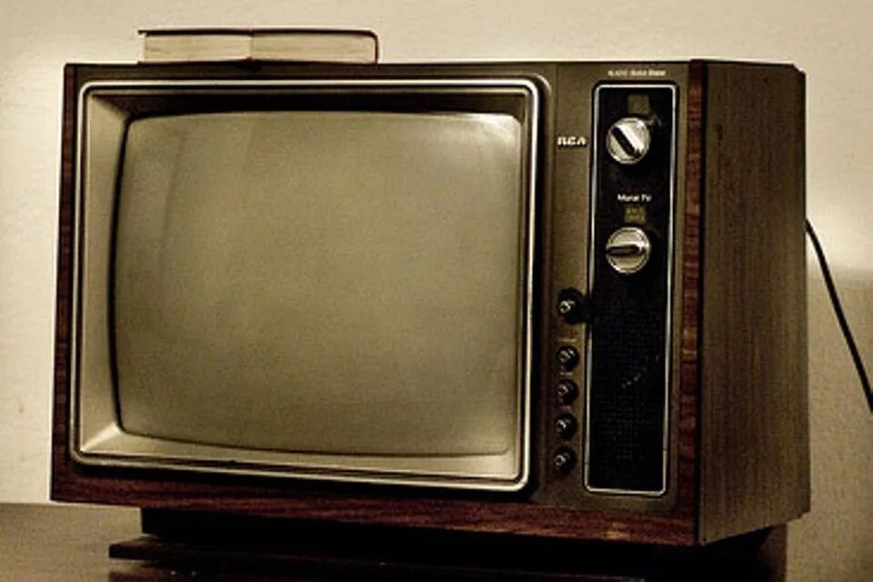 Of tv one. One tv. Wistia лого. Аналоговый телевизор. Tvone.