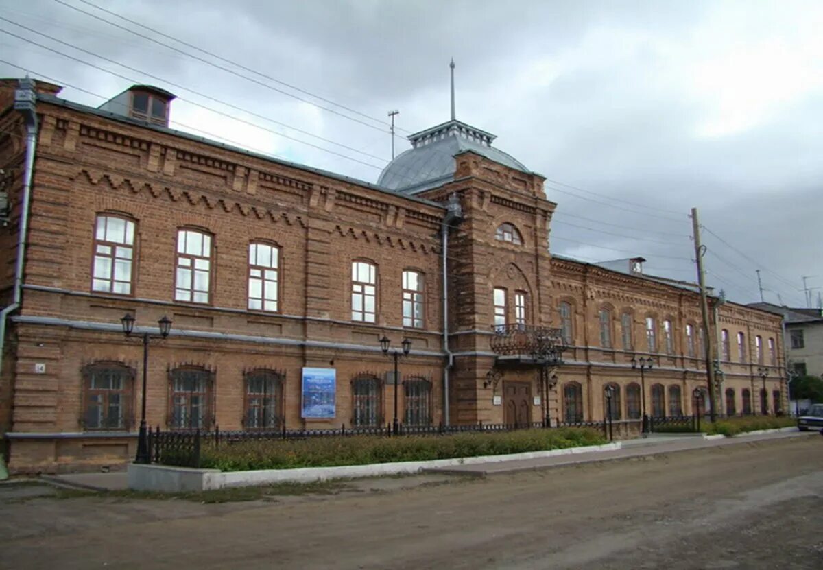 Пассаж дом ирбит. Памятники архитектуры ирбита. Ирбит ул карла маркса 57а. Ирбит город. Педучилище ирбит.