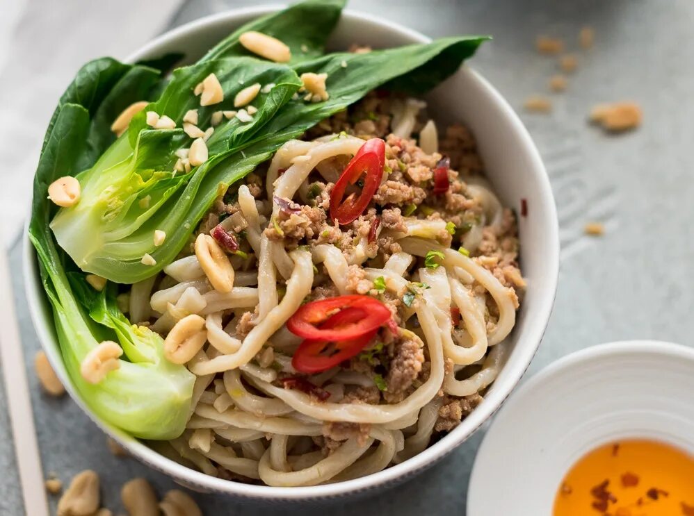 лапша дам дам. лапша со свининой. лапша давай давай. китайская лапша по сычуаньски. лапша дам дам.