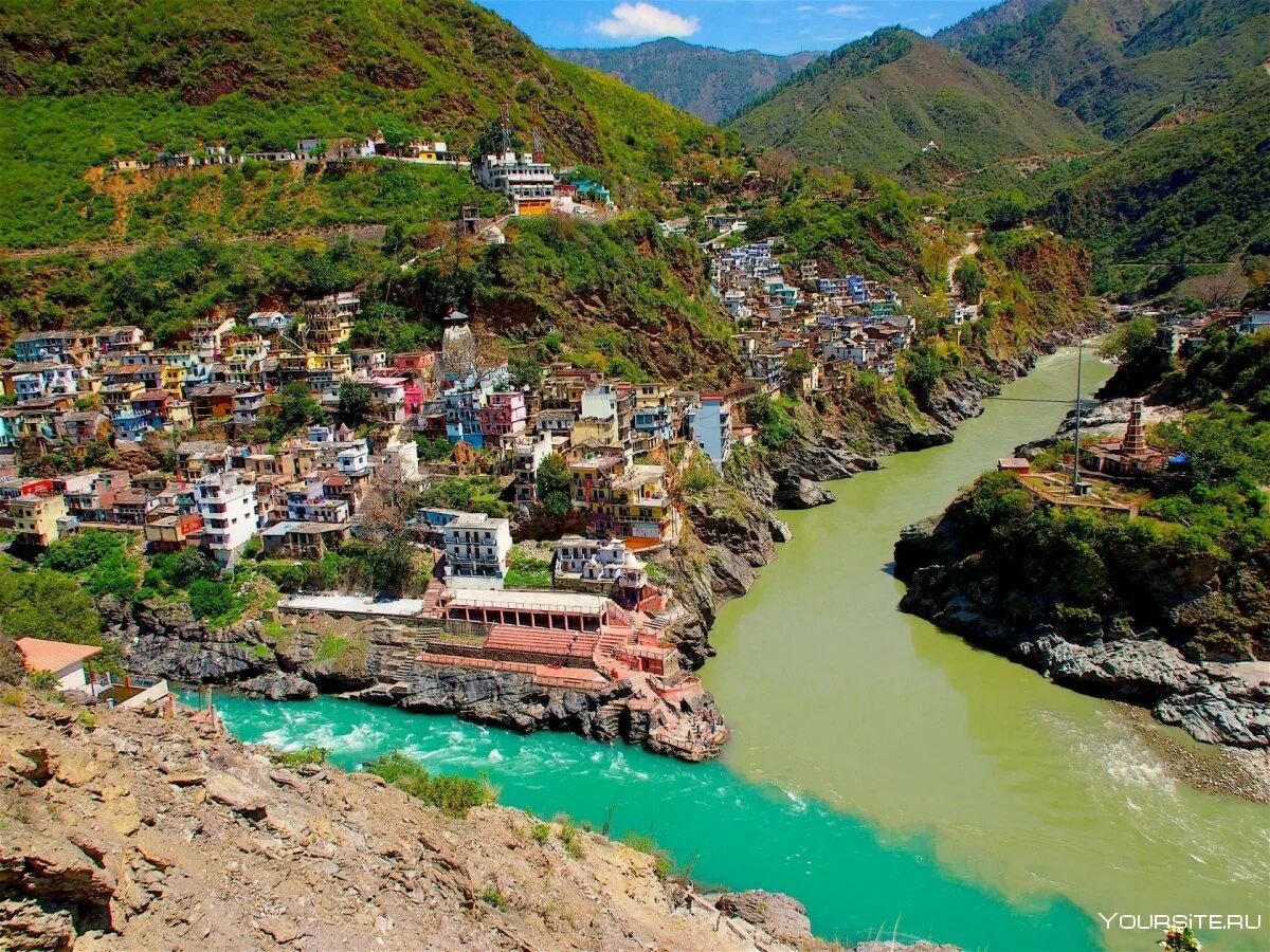 Реки берущие начало в гималаях. Река Ганга в Гималаях. Гималаи Индия река ганг. Исток реки ганг. Долина Ганга Гималаи.
