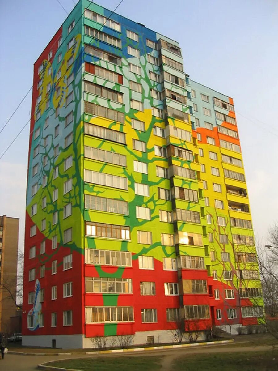 Разноцветный дом. Разноцветный фасад. Разноцветные жилые дома. Цветные фасады домов.