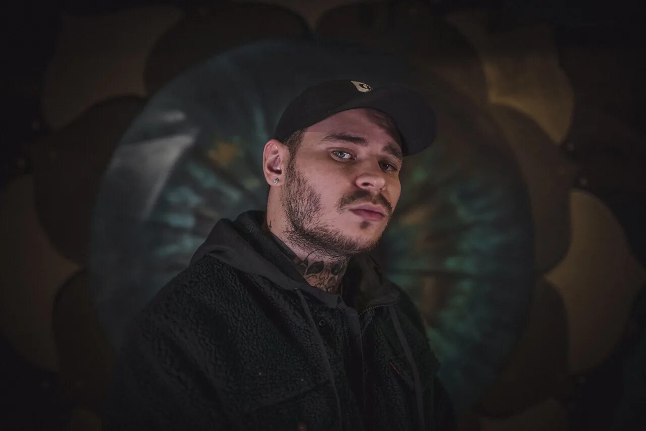 Lil yachty косички. Comethazine. Триагрутрика солисты. Tyga рэпер. Американские рэперы.