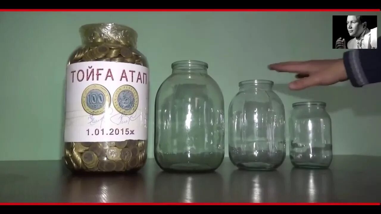 1 литр банки сколько. Банка с монетами. банка с мелочью. литровая банка копилка. 3 литровая банка с мелочью.