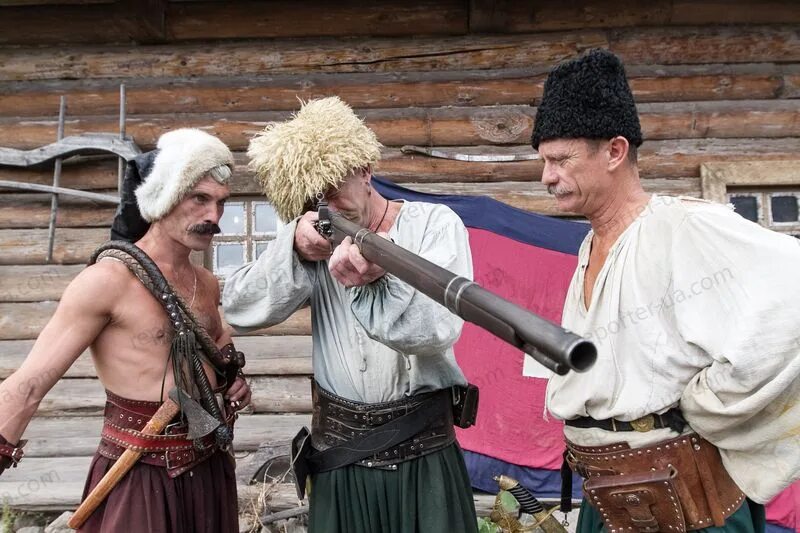 Почему запорожские казаки. Запорожская Сечь казаки. Современные запорожские казаки. Реконструкция запорожских Казаков. Шапка запорожских Казаков.