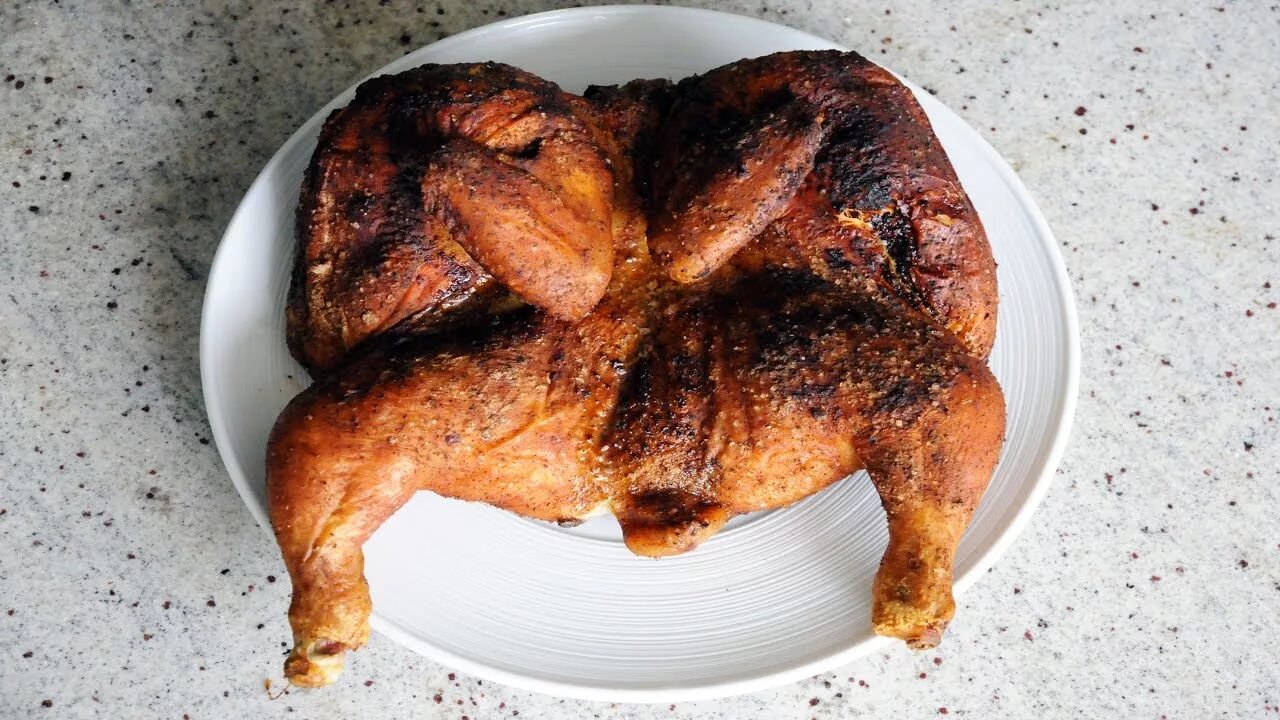 Рецепт курицы гриль в духовке. Курица гриль в духовке. Курочка гриль в духовке. Курица на решетке в духовке. Курица-гриль в духовке на решетке.