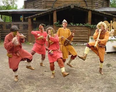 С древних времен скоморохами на руси