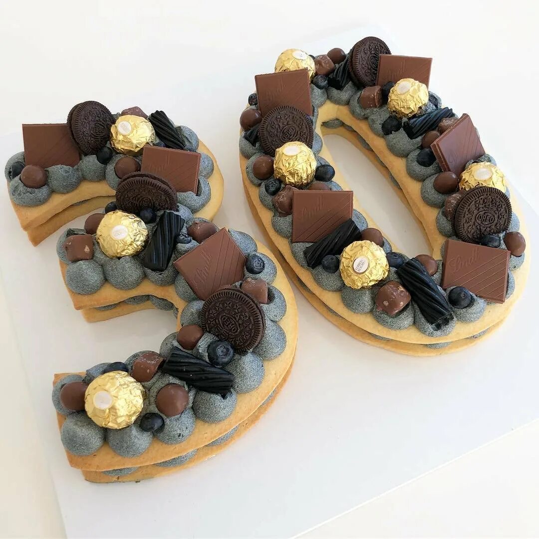 Как испечь торт цифрой. Торт циферки. Торт цифра. Цифры из бисквитного коржа. Торт цифра.