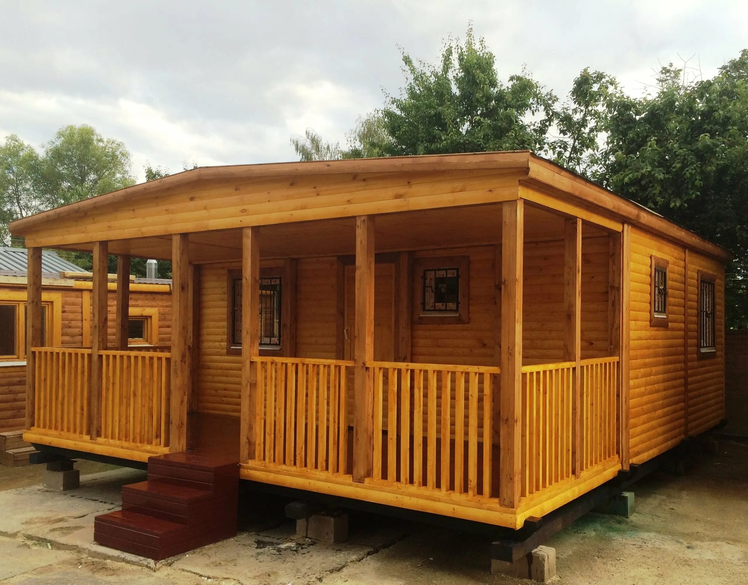 Бытовка с верандой 2,3м * 5,8м, утепленная. 3. Времянка для дачи. Бытовка с большой верандой. Домик из бытовки с верандой.