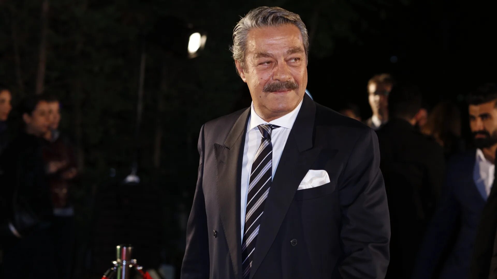 Кадир инаныр турецкий актер. Кадир инаныр образование. Кадир инаныр. Кадир инаныр. Кадир инаныр.