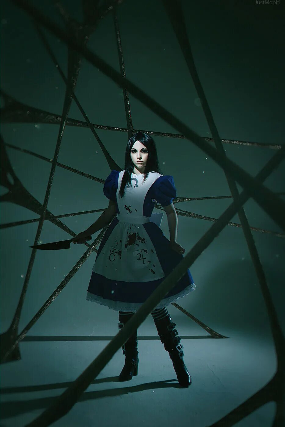 Фото алисы из скуфа. Alice madness returns платье дева плоти. Алиса лидделл alice madness returns. Косплей алиса алиса mcgee. Alice madness returns алиса в лондоне.