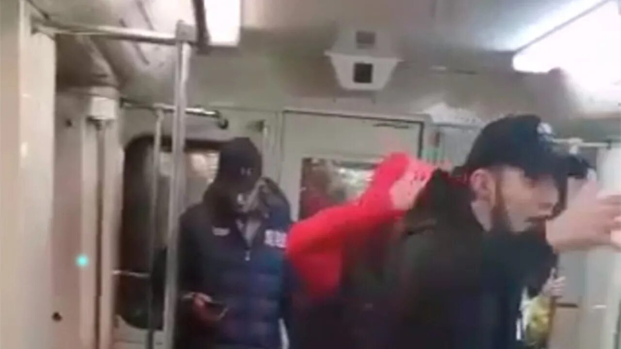 Избиение в метро. Роман ковалёв избитый в метро. роман ковалев метро дагестанцы. избиение романа ковалева в метро. драка в московском метро дагестанцы и роман ковалев.