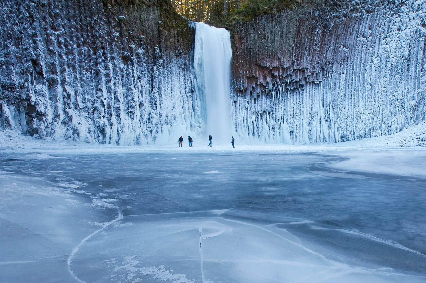 Frozen fall. Водопад Фырыдон. Замерзший водопад Abiqua, Орегон США. Хайфорс водопад. Водопад Фырыдон Владикавказ.