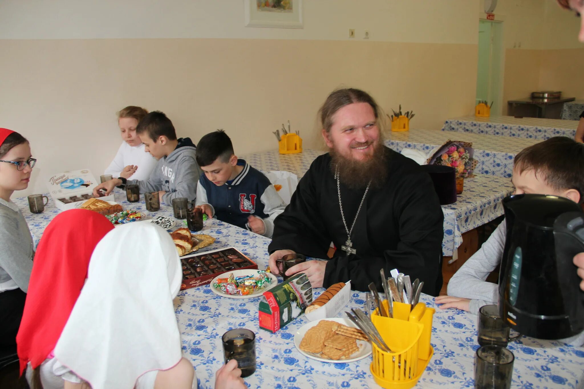 Протоиерей сергий шевченко нижневартовск. Церковь нижневартовска храм рождества христова. Храм рождество христово нижневартовск клирики. Нижневартовск храм рождества христова зимой. Сайт храма рождества христова нижневартовск.