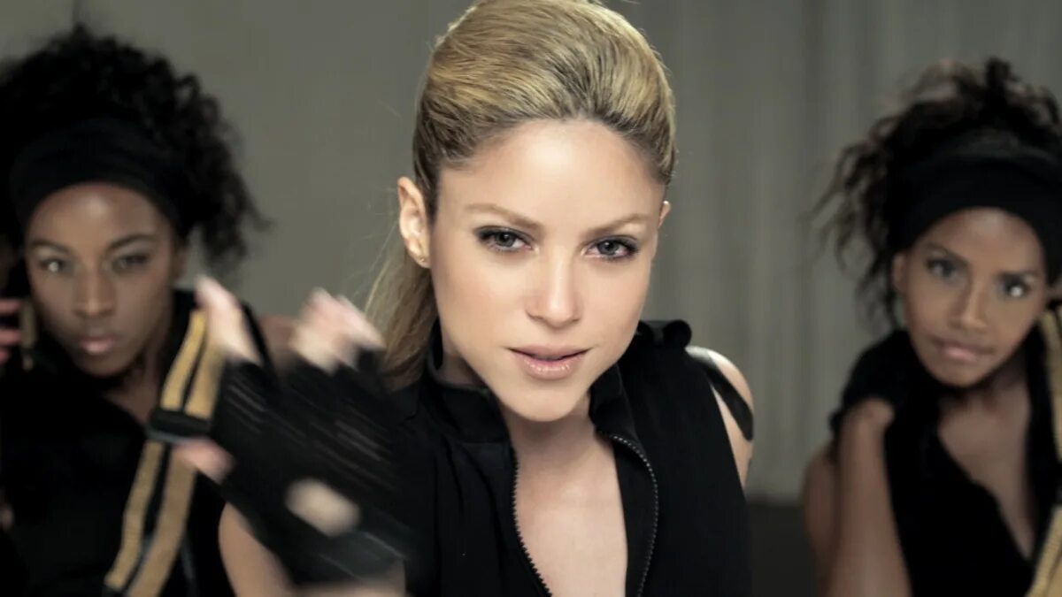 Give it to me слушать. Give it up to me Шакира. Give it up Shakira. ГИВ ИТ ап. Shakira ft. Lil Wayne - give it up to me.