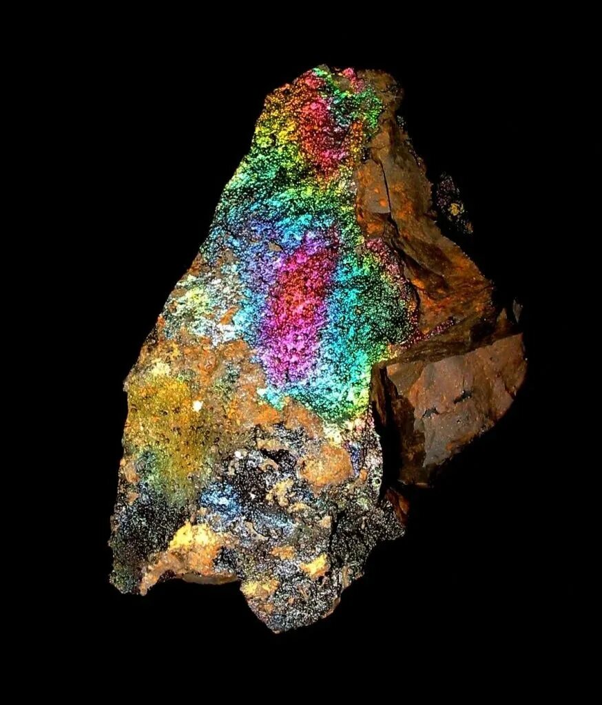 Цвет руды. Полезные ископаемые руды. Борнит камень. Халькопирит малахит минерал. Цветные руды.