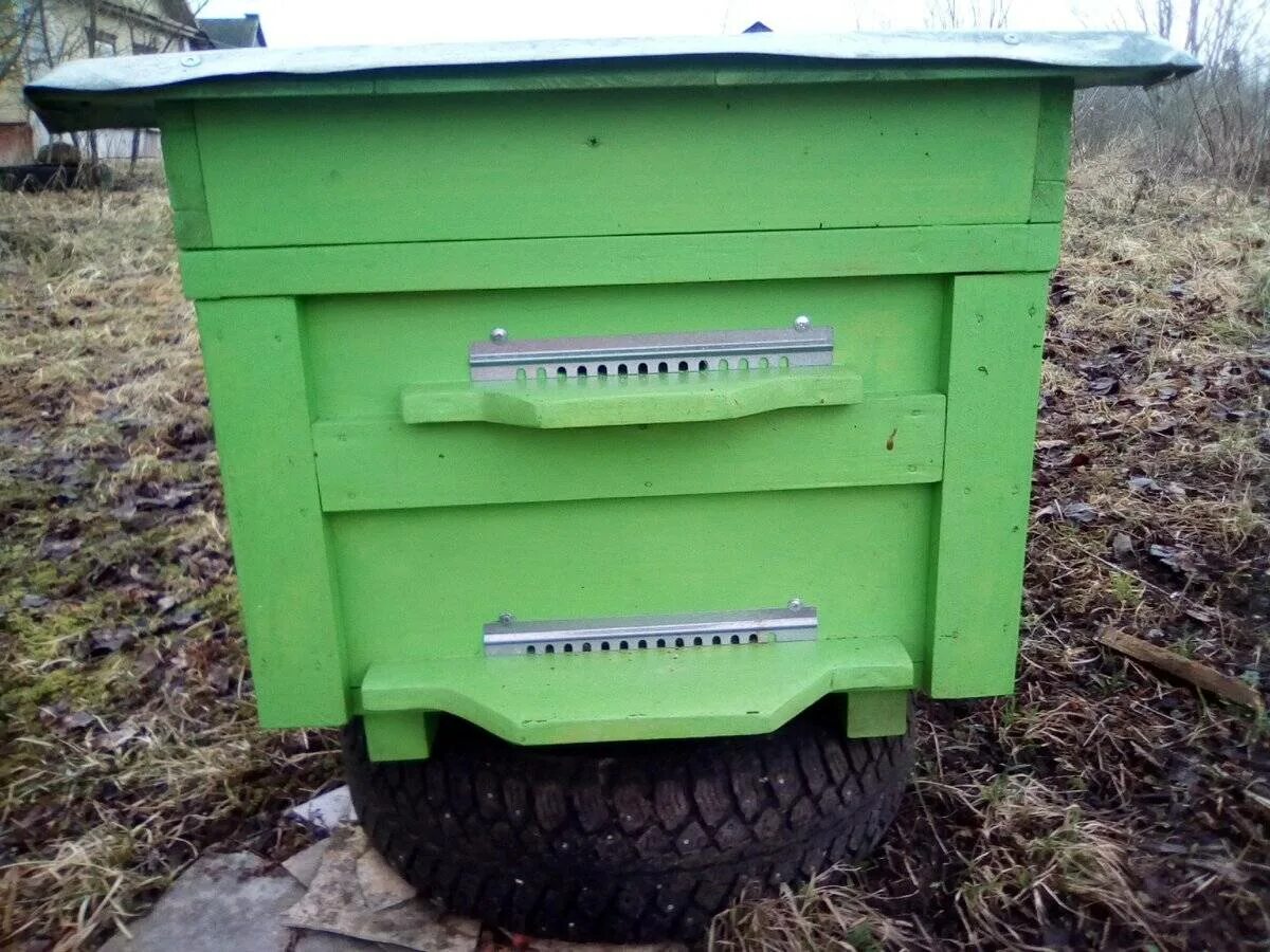 Краска для покраски ульев из ппу. Покраска ульев. Краска для ульев. Улей lyson. Краска для ульев.