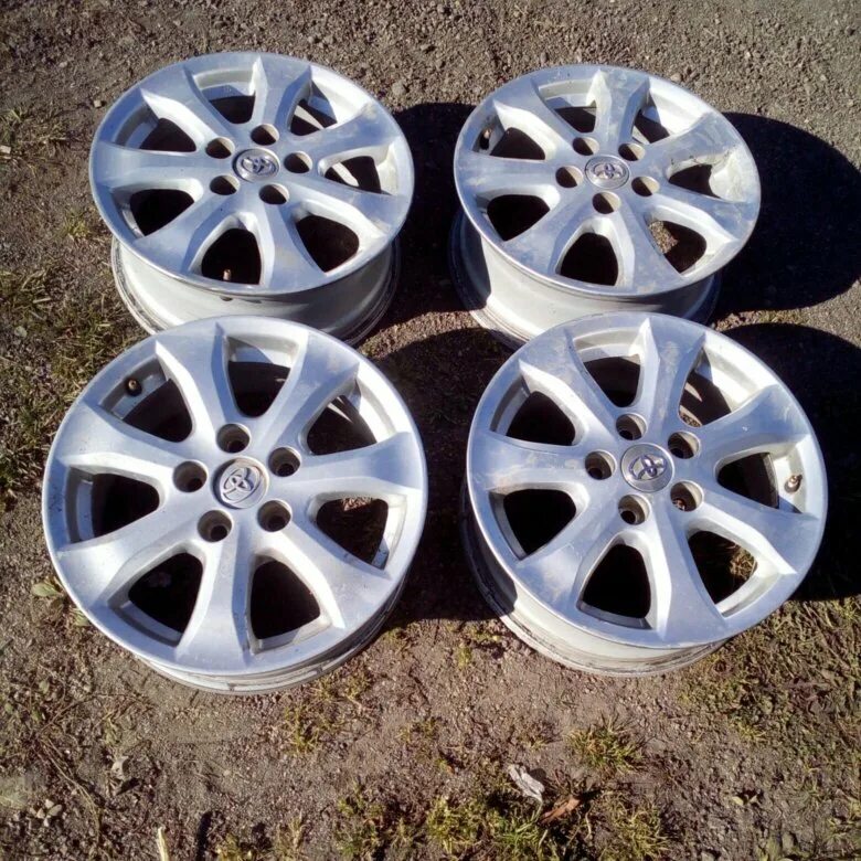 5 на дисках. Диски камри 16. Диски камри 16. Колеса на камри r16. Диски тойота камри v70 r16 оригинал.
