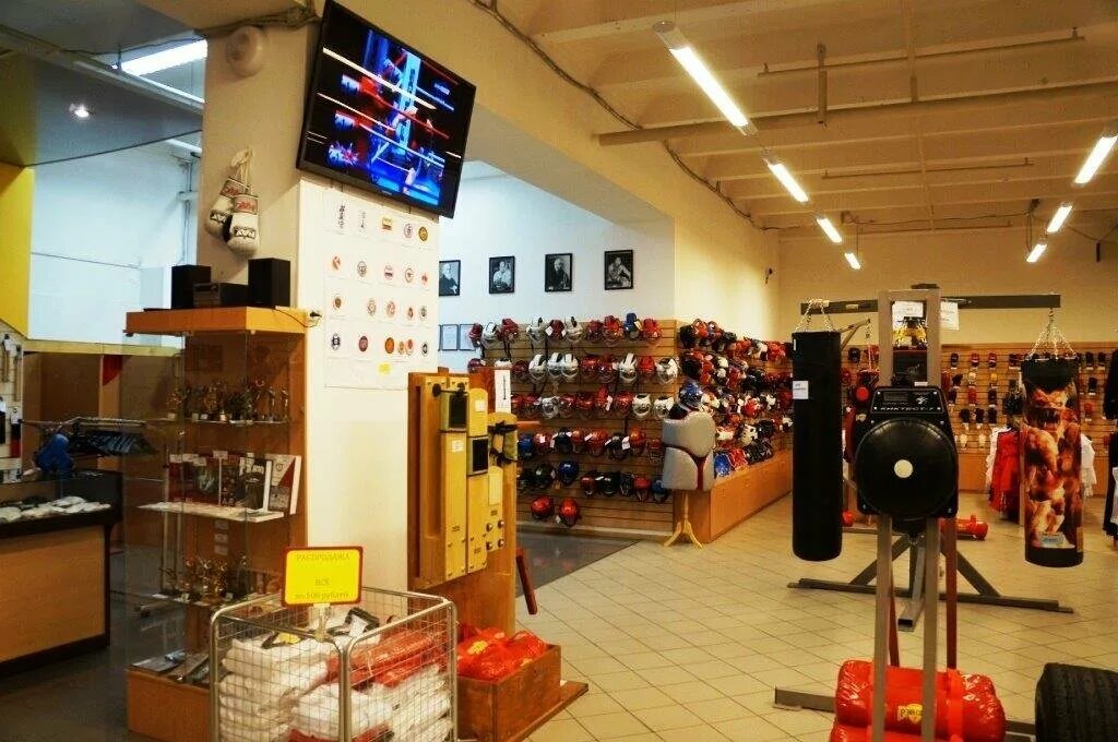 Магазин ray москва. Магазин ray москва. Сникершопы спб. 104а. Салон оптики ray ban гранд каньон.