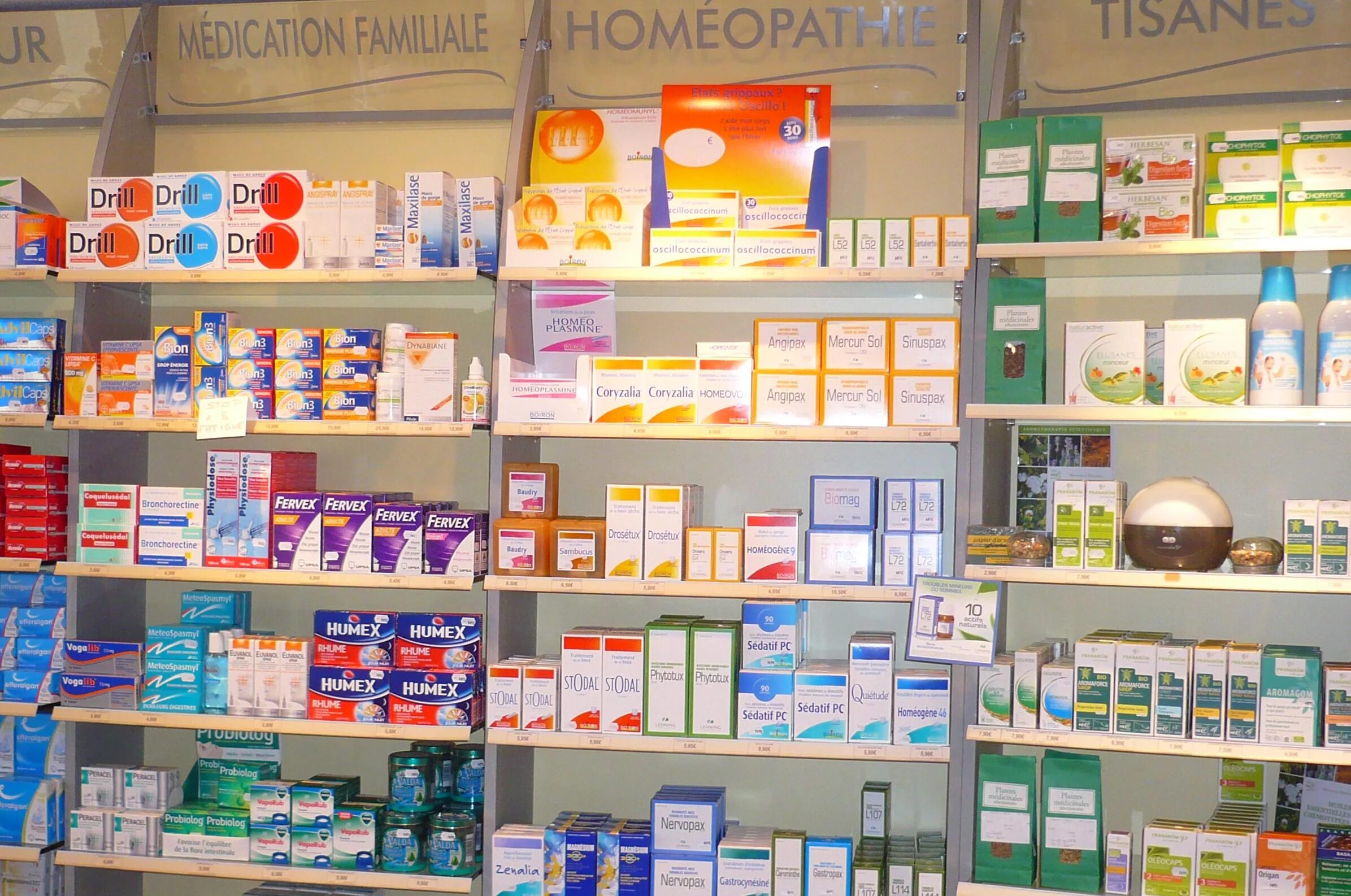 Аптека де. Pharmacie. Фон аптека ассортимент. Баннер для аптеки с лекарствами. Новомосковск аптека заказать лекарство