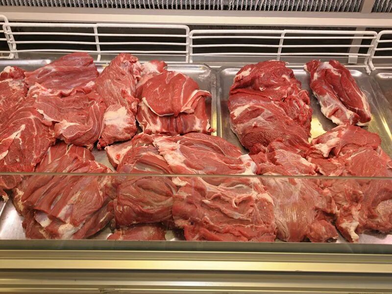 Мясо на прилавке. Тонар с мясом. Где продается мясо. Свежее мясо. Где продается мясо.