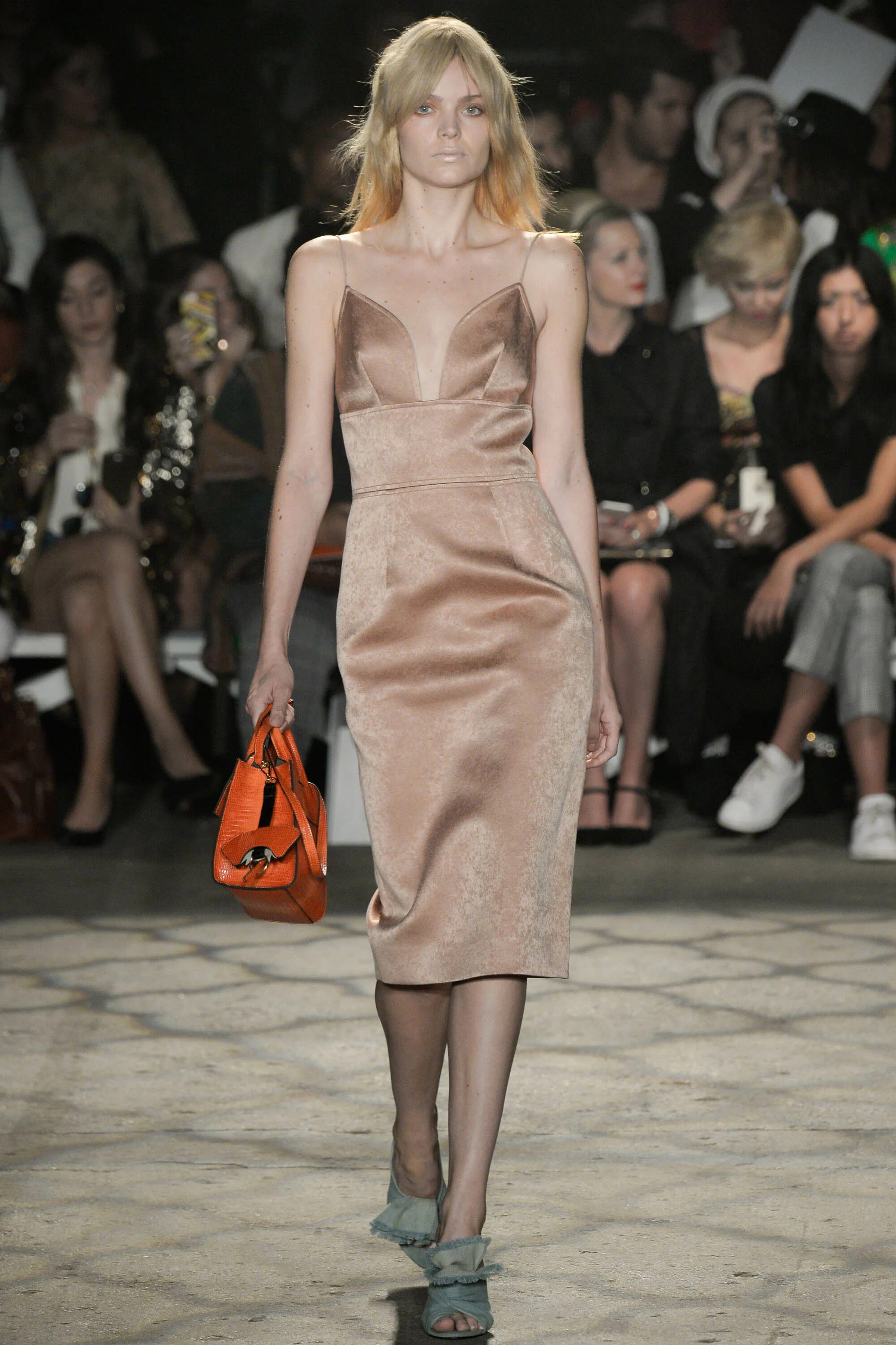 бельевой стиль celine. платья лета 2016. каролина эррера коллекция весна лето 2016. модные тренды. Valentino платье комбинация.