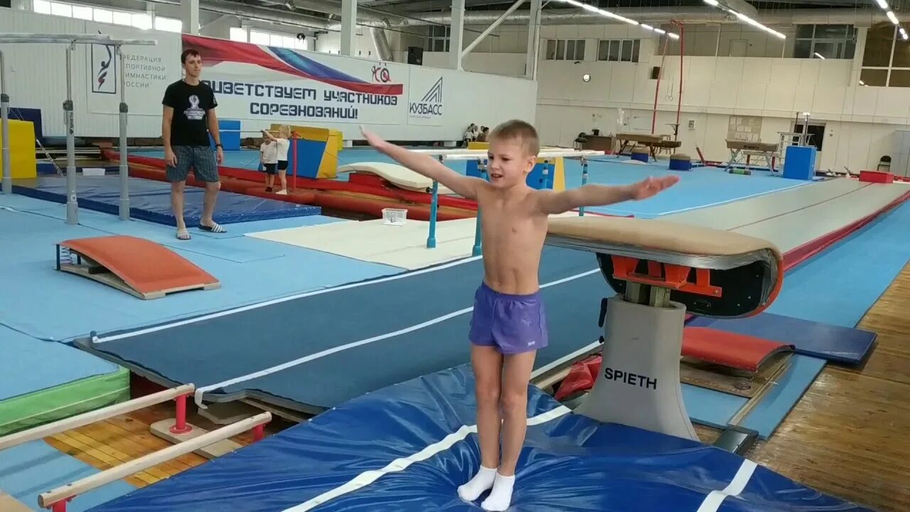 Мальчик гимнаст. Спортивная гимнастика для мальчиков. Гимнастика. Спортивная гимнастика для мальчиков. Спортивная гимнастика мальчики вольные упражнения.