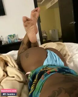 Full Nura Habib Omer slideshow awaits