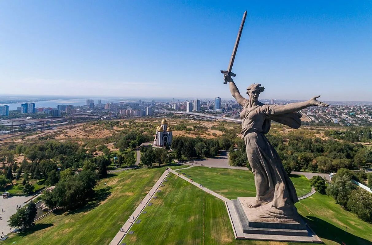 В каком городе находится мамаев. Мамаев курган и родина мать. монумент родина мать в волгограде.
