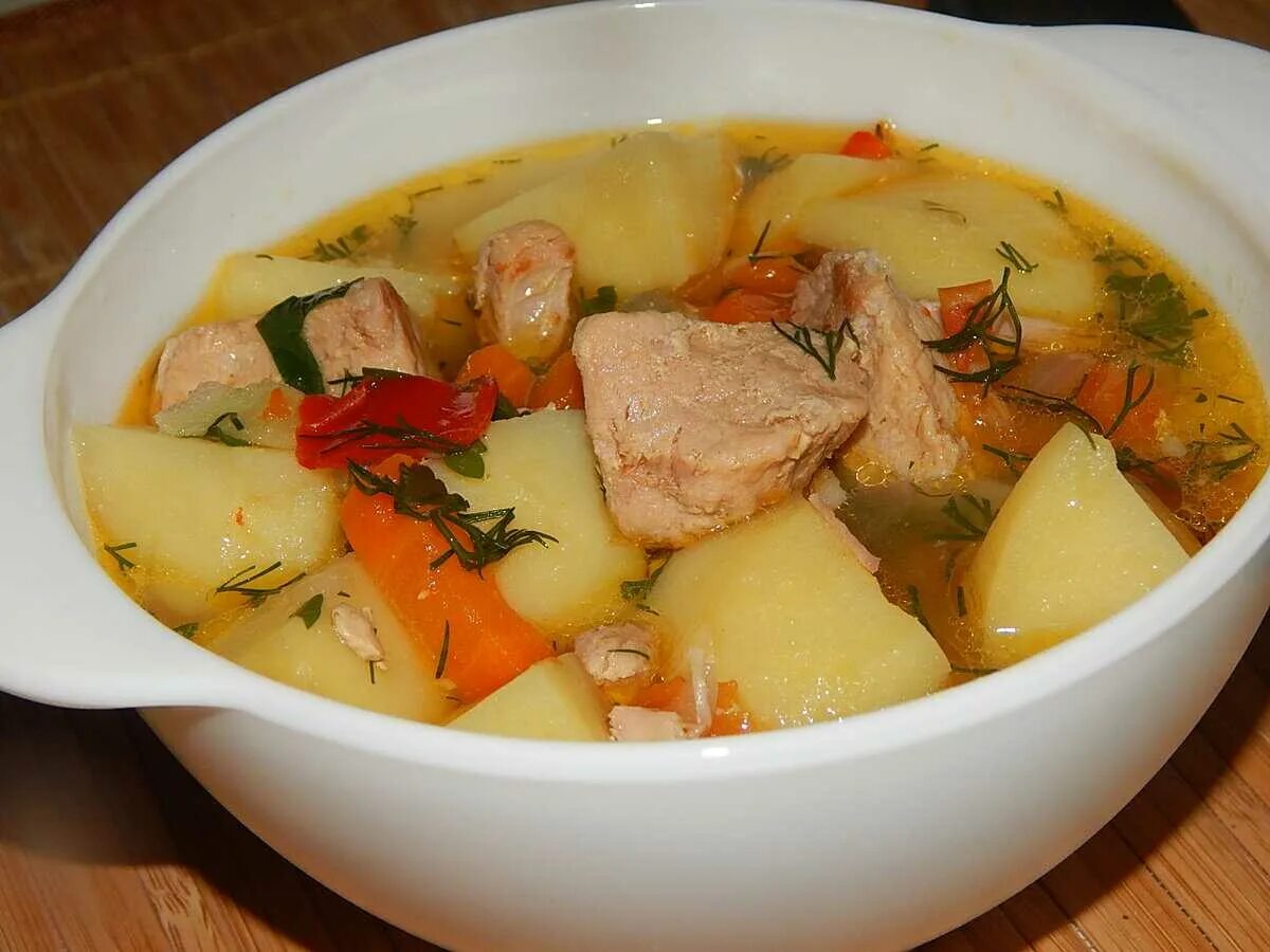 Простой суп с мясом и картошкой