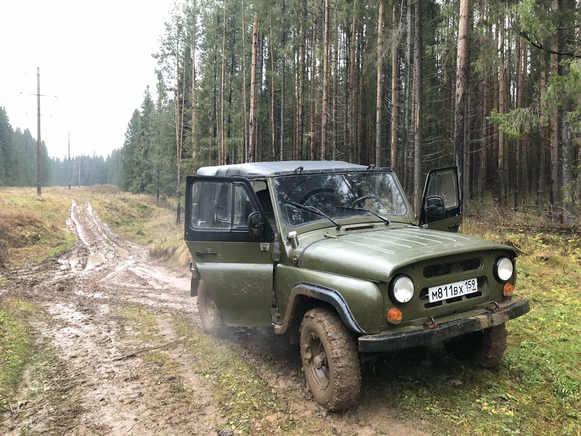 Купить уаз в петрозаводске. УАЗ 469 В лесу. УАЗ 469 Лесная охрана. УАЗ 469 для леса. UAZ 469 тентованный в лесу.