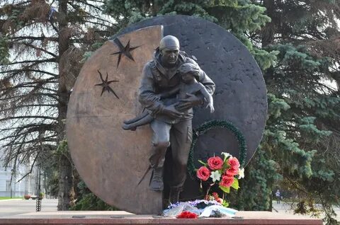 Памятник в беслане погибшим детям