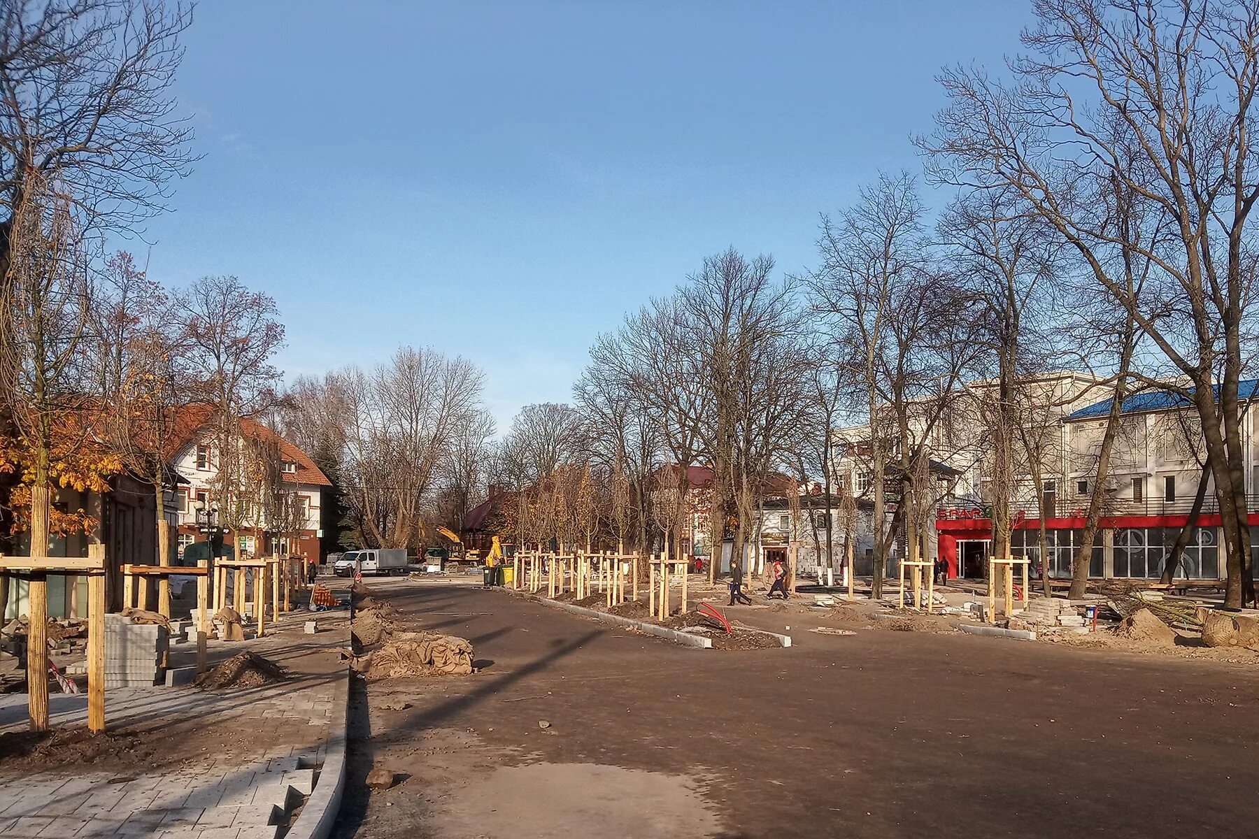 Самая точная погода в зеленоградске. Зеленоградск Привокзальная площадь. Привокзальная площадь Зеленоградск реконструкция. Вокзальная площадь в Зеленоградске. Зеленоградск до реконструкции.